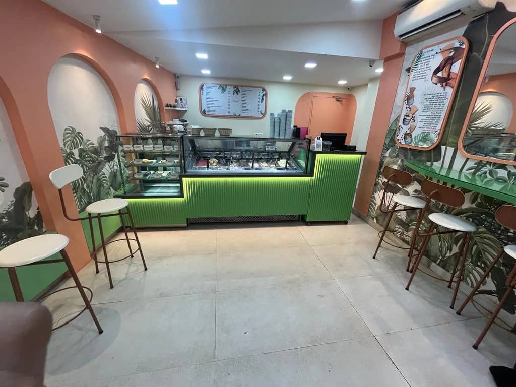 gelato, soft ice cream, kulfi, Magnum ice cream, sundae - O'mio Gelateria - img5