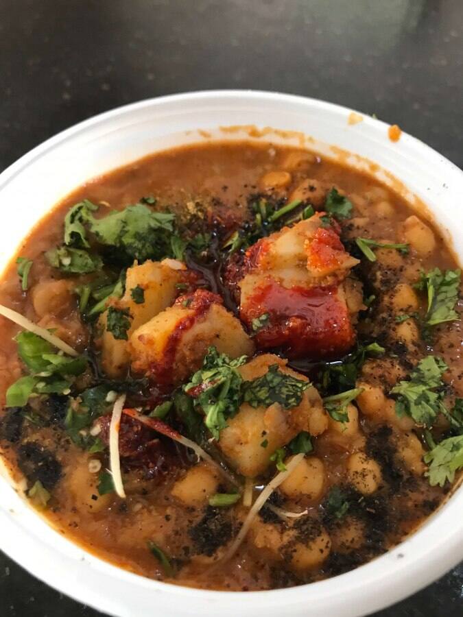 Motan Ke Chole Kulche