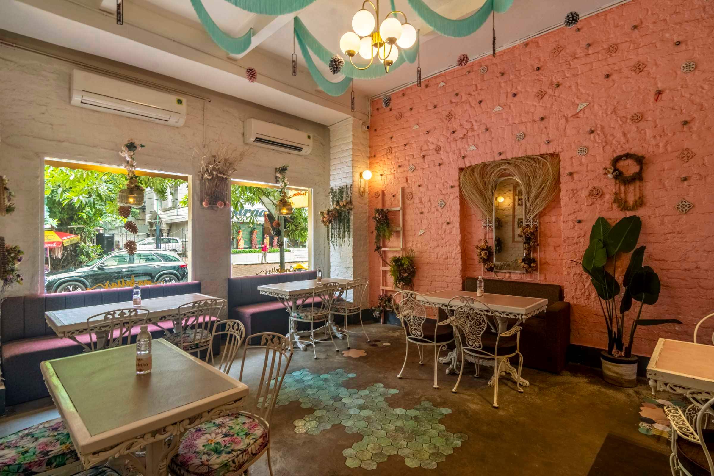 Breakfast restaurants near me, breakfast spots - Marbella's - img3