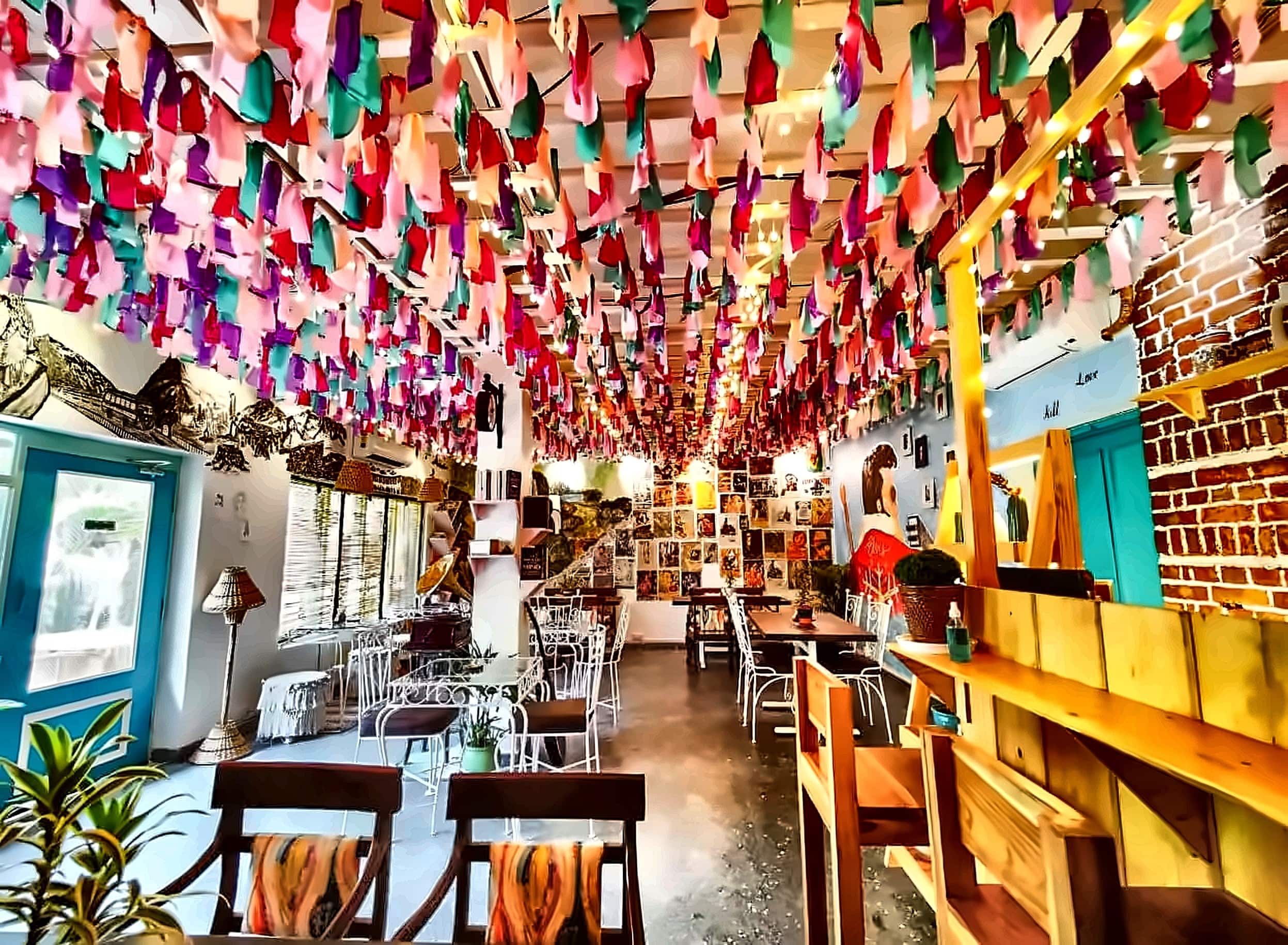 cafes in lucknow, aesthetic cafe, pretty cafe - Cafè 1991 - img1