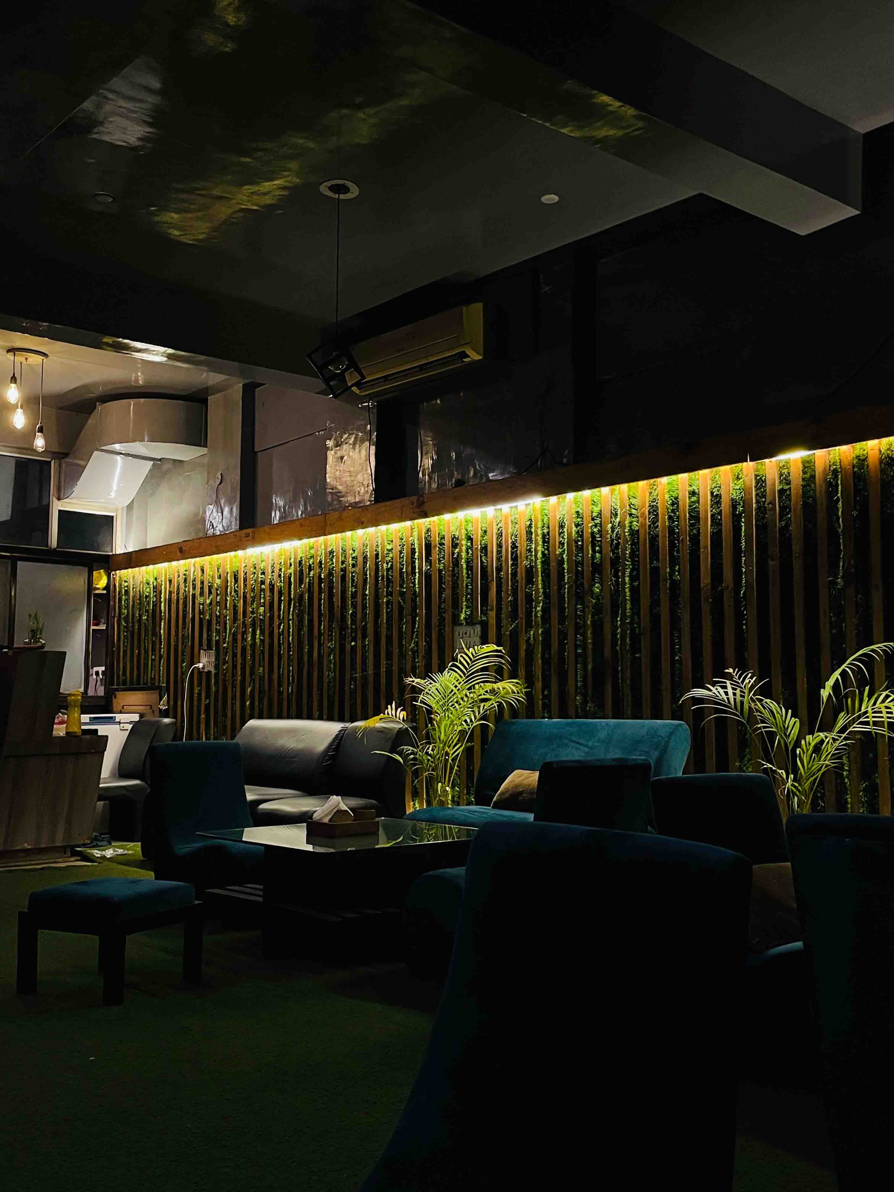 Golden Dust Cafe, Vaishali Nagar, …