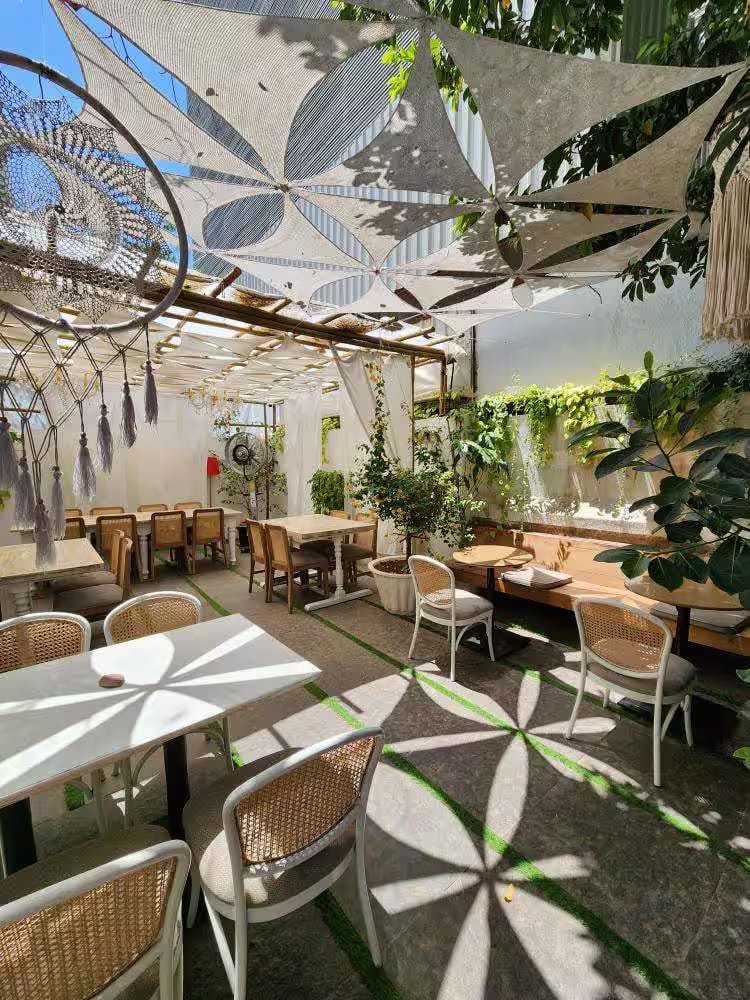 cafes, outdoor cafe near me, outdoor cafes, cafe outdoor seating, cafe with outdoor seating near me - Sante Spa Cuisine - img1