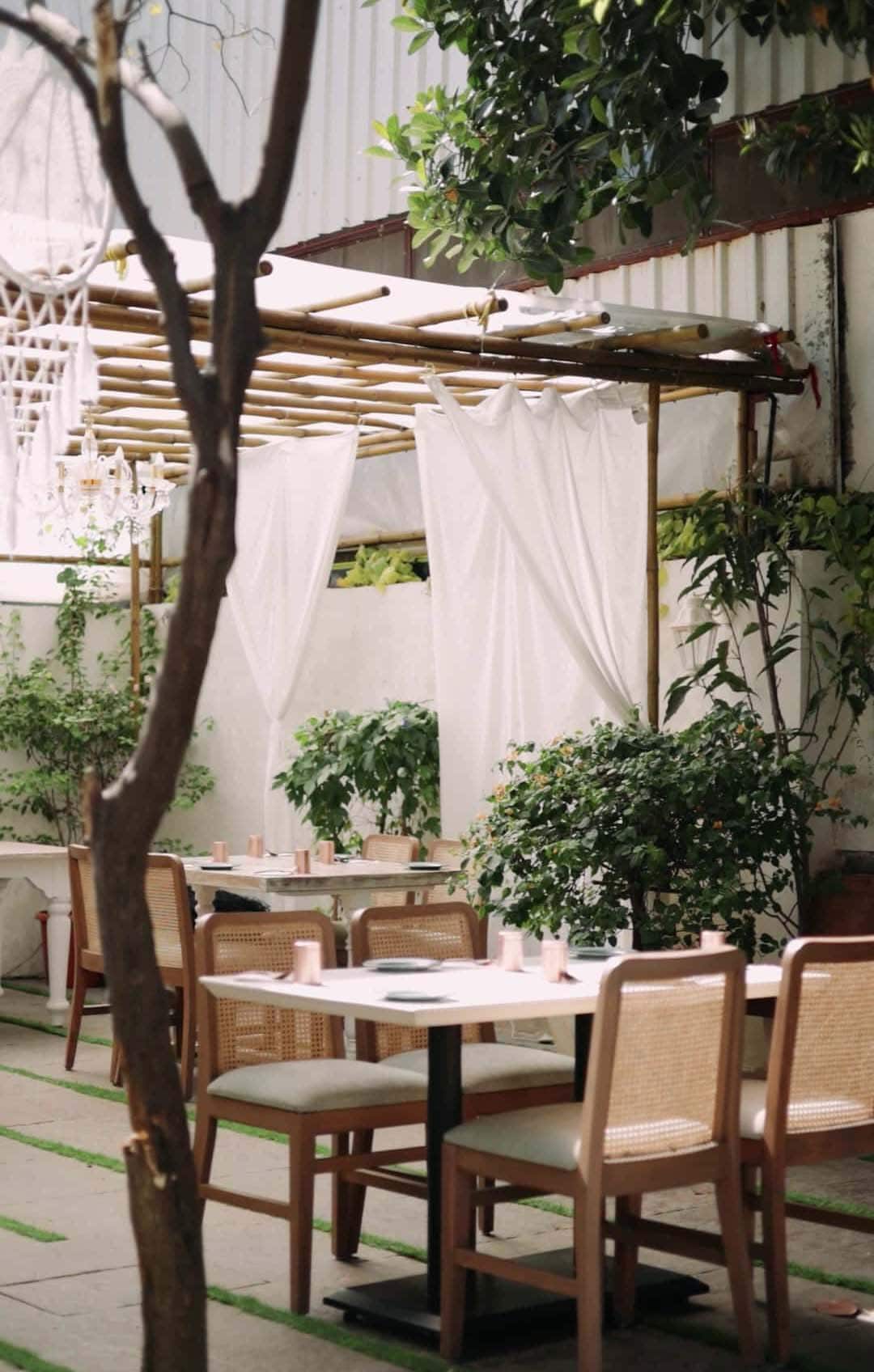 cafes, outdoor cafe near me, outdoor cafes, cafe outdoor seating, cafe with outdoor seating near me - Sante Spa Cuisine - img5