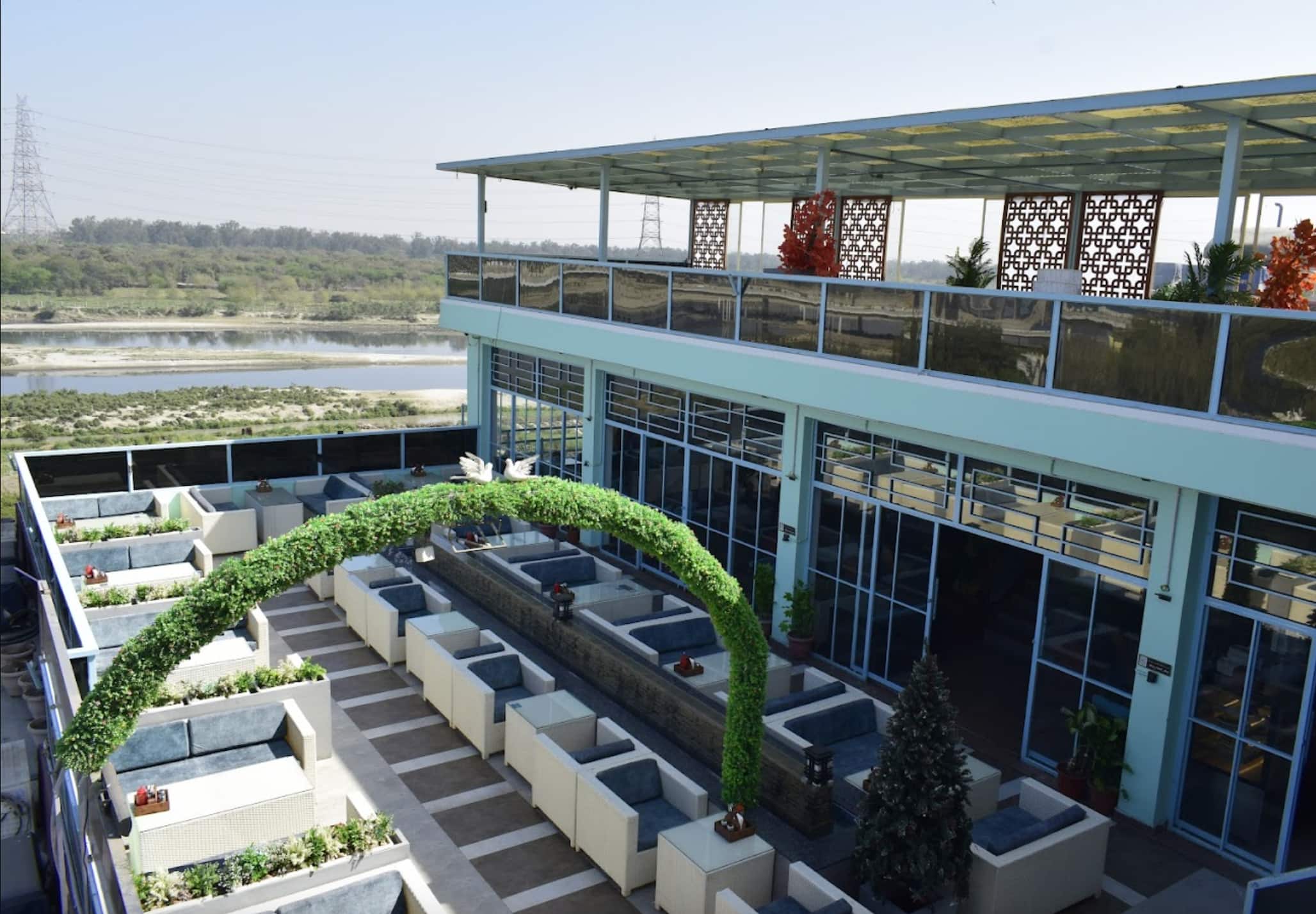 The Roof Sky, Majnu ka Tila, New Delhi | Zomato