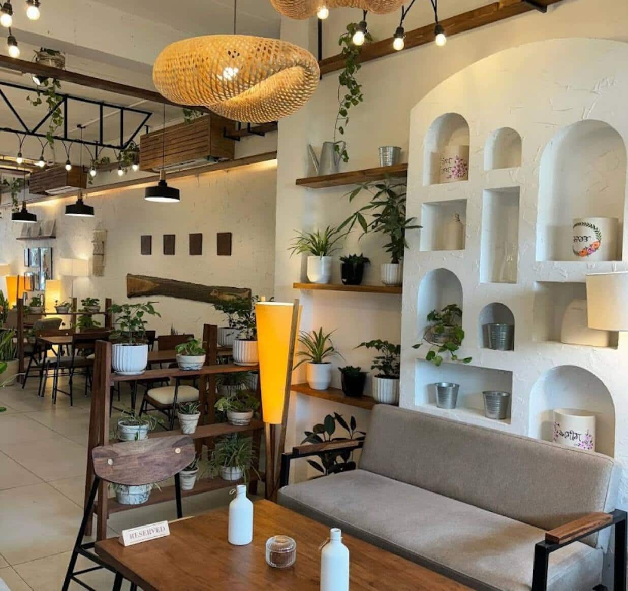 work friendly cafes, work cafes, cafes for work, laptop friendly cafes, cafes with wifi, wifi cafes, study cafes, quiet cafes, coworking cafes, coffee shops for work - Coffee & Bagels - img3