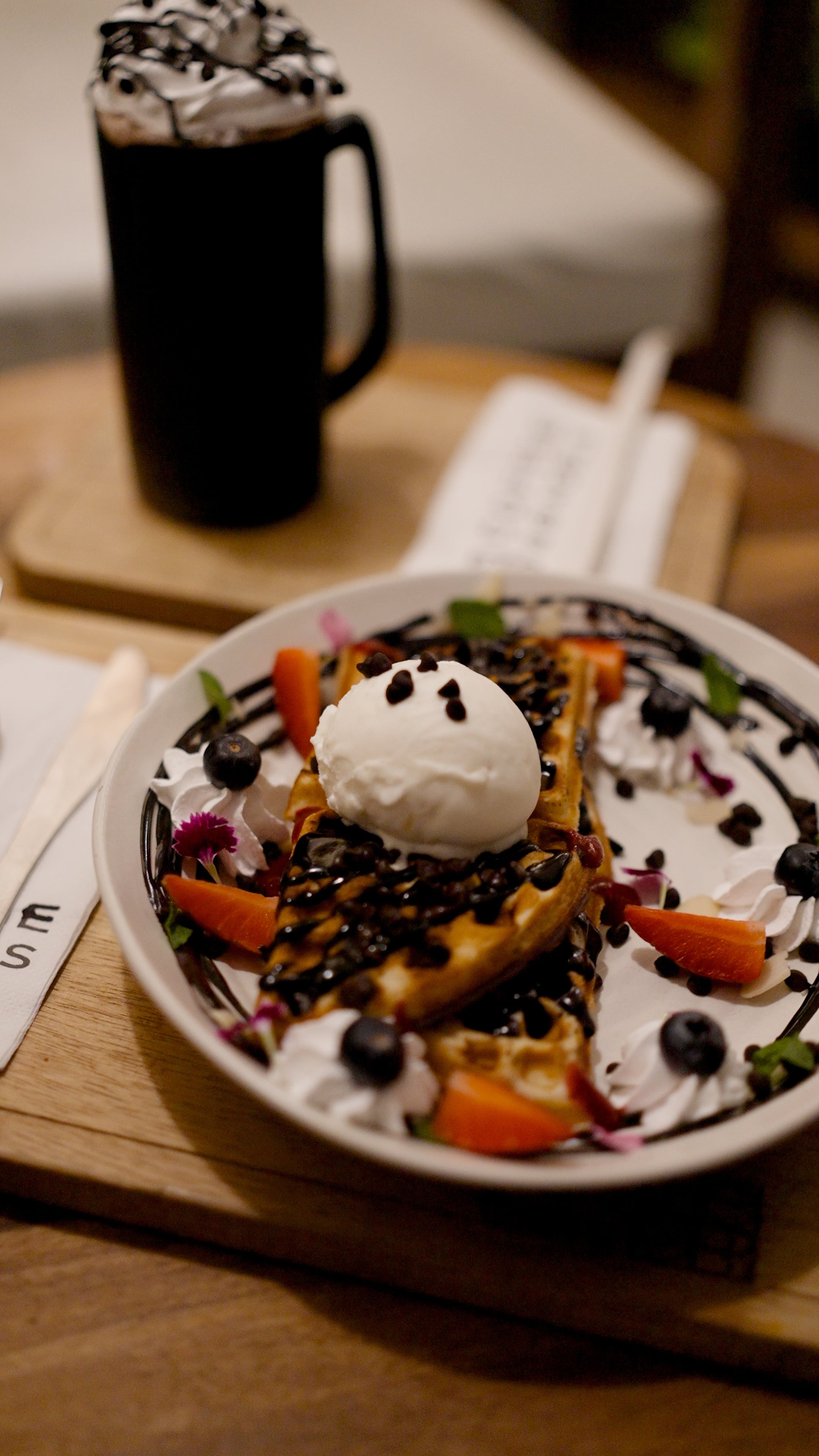 work friendly cafes, work cafes, cafes for work, laptop friendly cafes, cafes with wifi, wifi cafes, study cafes, quiet cafes, coworking cafes, coffee shops for work - Coffee & Bagels - img4