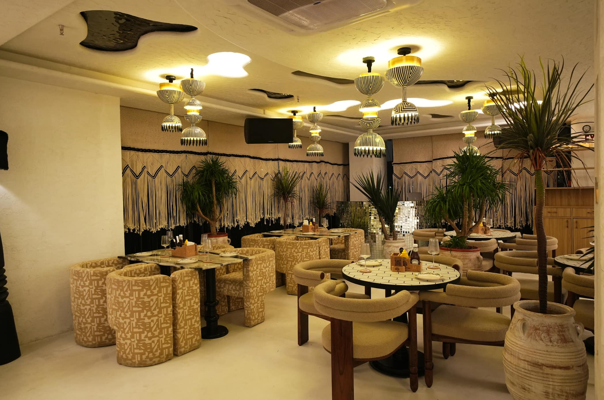 pet friendly places, pet friendly cafes, pet friendly dining, dog friendly restaurants, dog friendly cafes - The Big Tree Delhi - img1