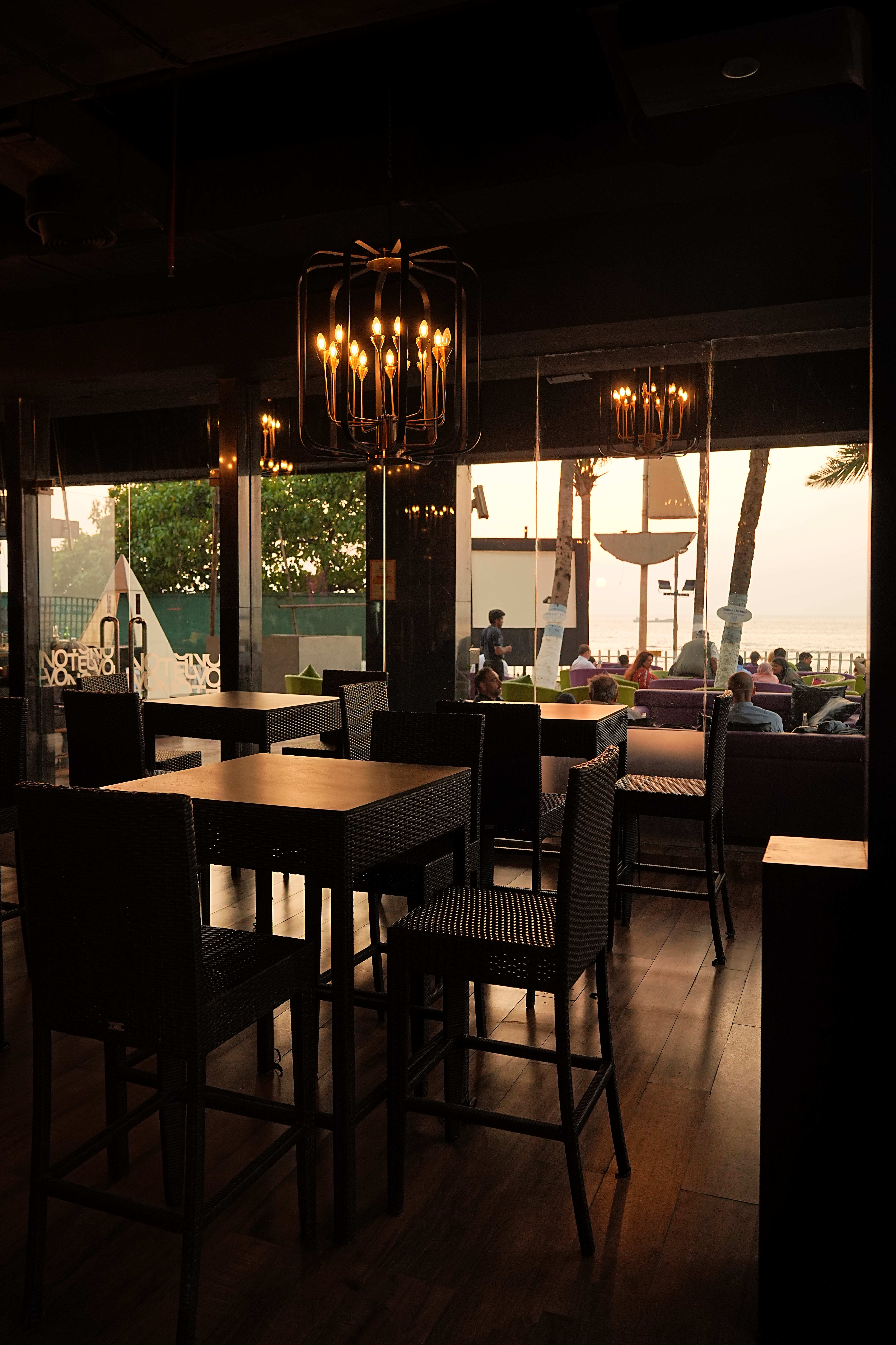 rooftop restaurants near me, rooftop dining near me, rooftop restaurants, rooftop cafe, restaurants on the beach near me - Gadda Da Vida - Novotel Mumbai Juhu Beach - img4