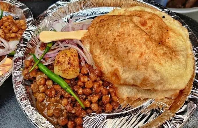 chole bhature, chole bhature near me, best chole bhature, famous chole bhature, bhature, chole, chana bhatura near me - Chache Di Hatti - img1