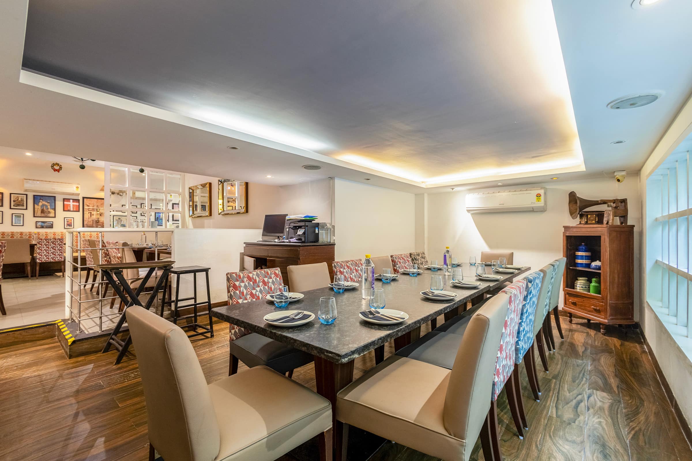 north indian cuisine, punjabi food, mughlai food, kebab restaurants, tandoori restaurants, butter chicken, dal makhani, chole bhature, nihari, rajma chawal - Bombay Brasserie - img5