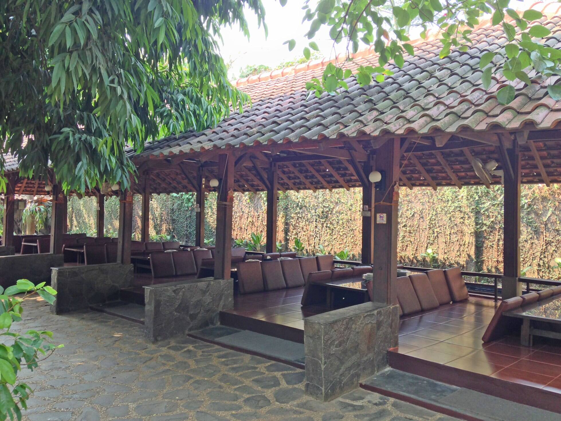 Taman Santap Rumah  Kayu  Serpong Utara Tangerang  Zomato 