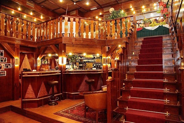 Resultado de imagem para RESTAURANTE MADEIRENSE AMOREIRAS