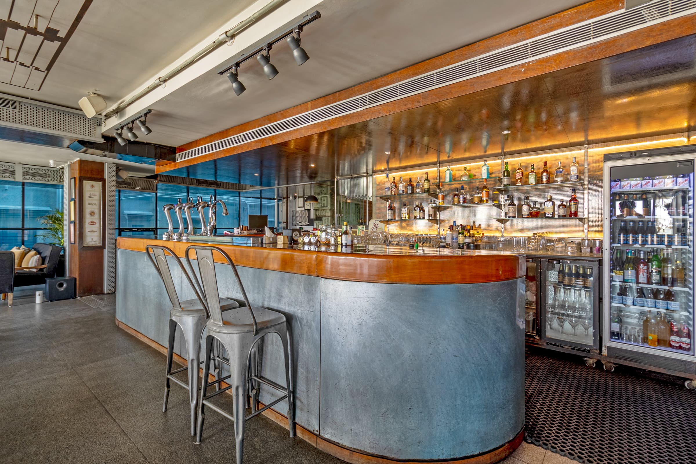 gastropubs, gastro pubs, pubs, resto bars, bar restaurants, craft beer bars, cocktail bars, breweries, brewpubs, casual dining bars - MOB - img3