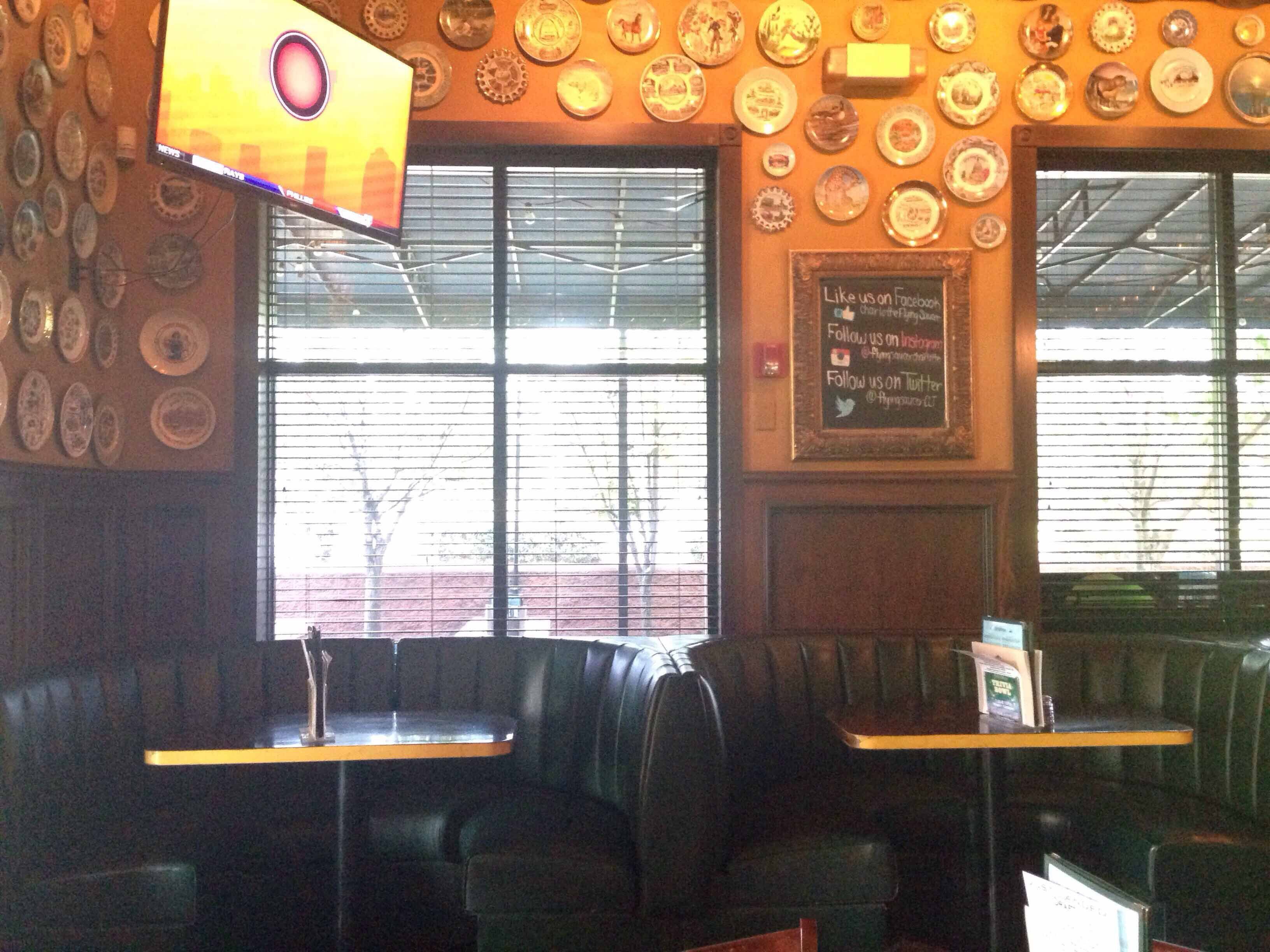 Photos of The Flying Saucer Draught Emporium, Pictures of The Flying