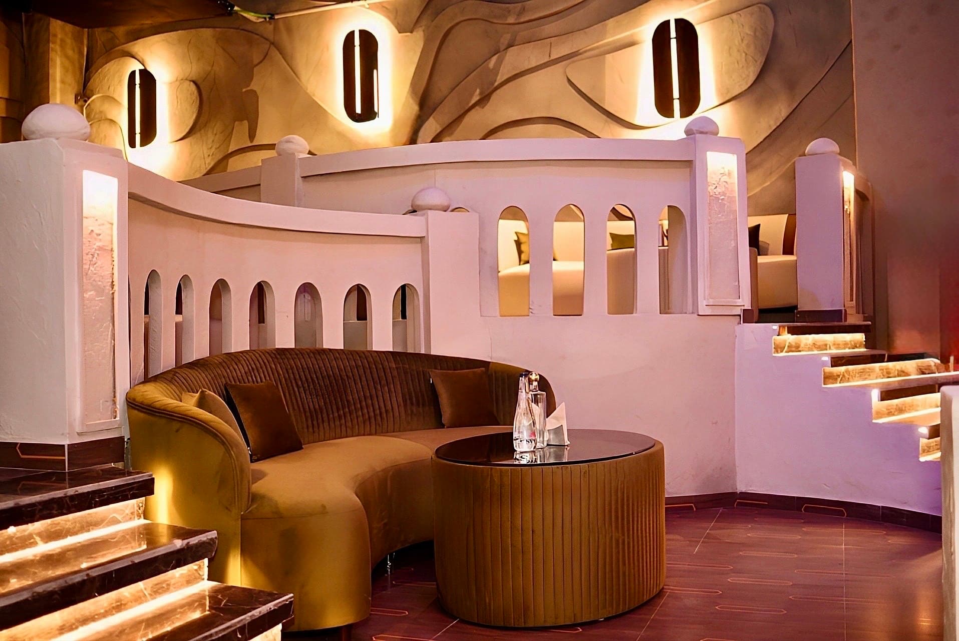 night clubs, dance bars, party clubs - Bombay Cocktail Bar - img1