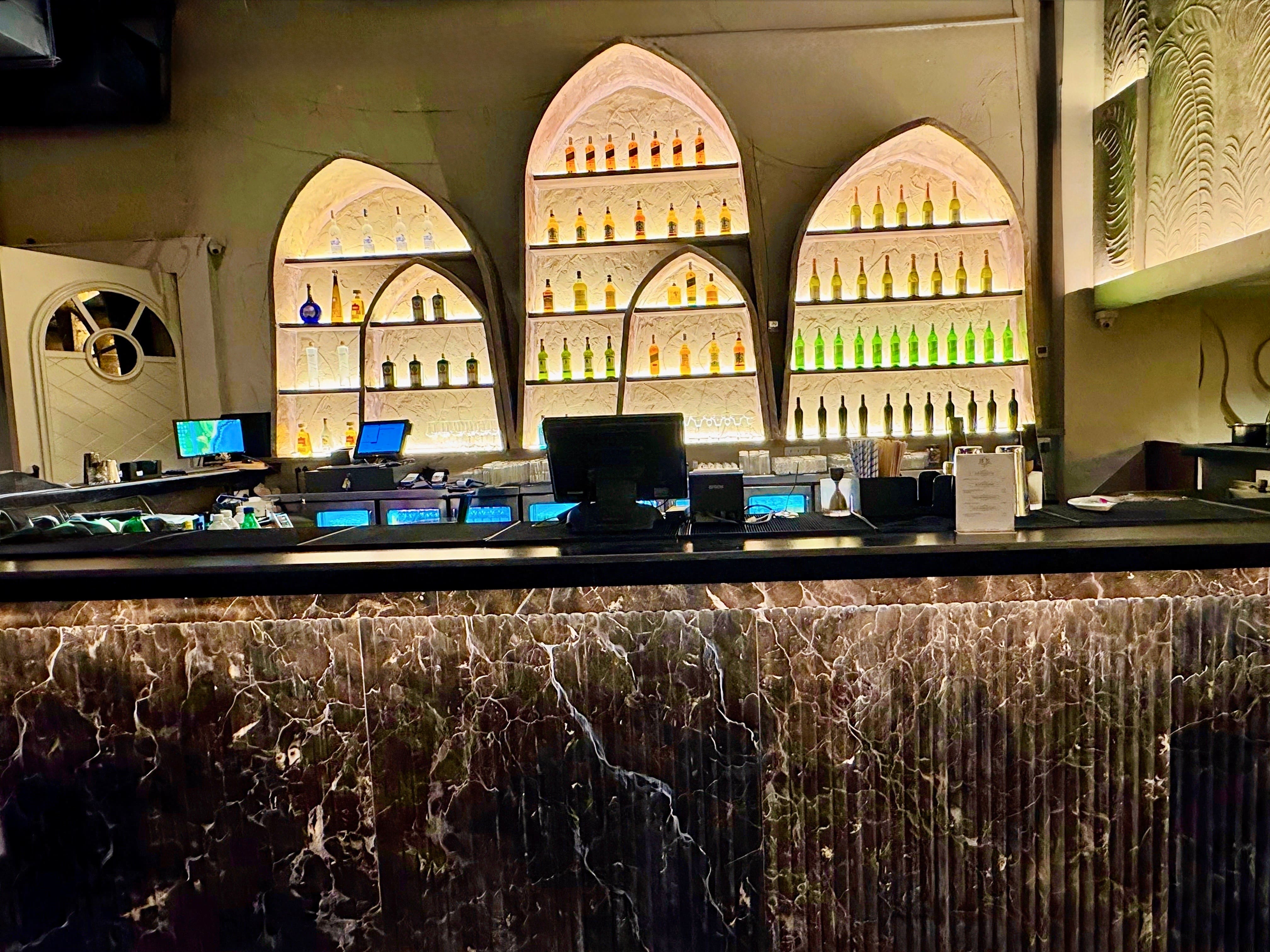 night clubs, dance bars, party clubs - Bombay Cocktail Bar - img5