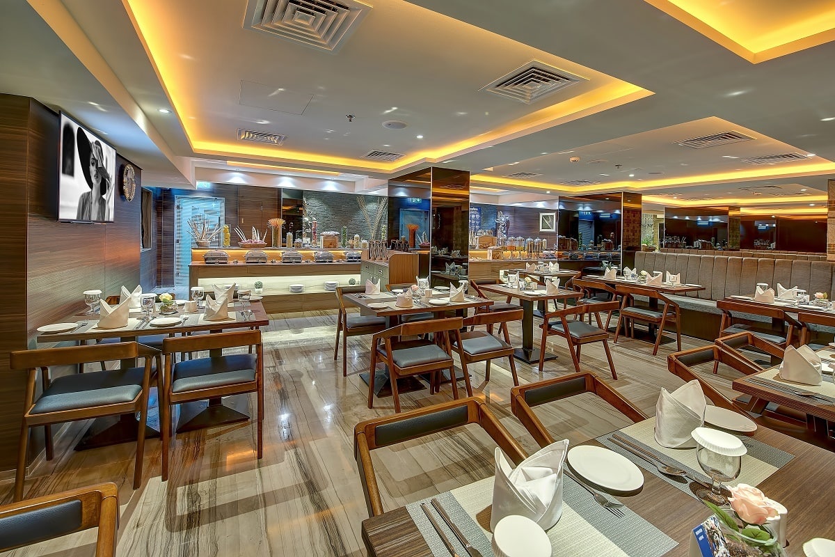 Maxim s Restaurant Omega Hotel Mankhool Dubai Zomato