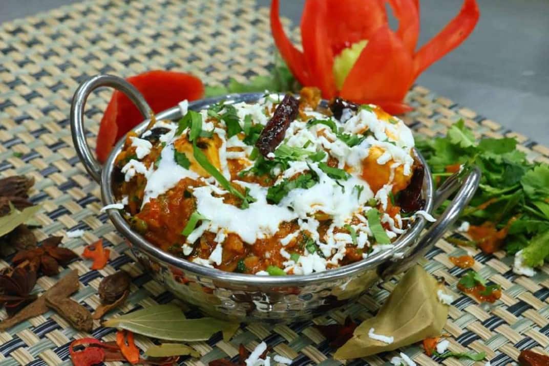 restaurants on Mall Road, Mall Road food, must try restaurants, local food, popular restaurants, cafes, street food, family restaurants, rooftop restaurants - Moti Mahal Delux - img4