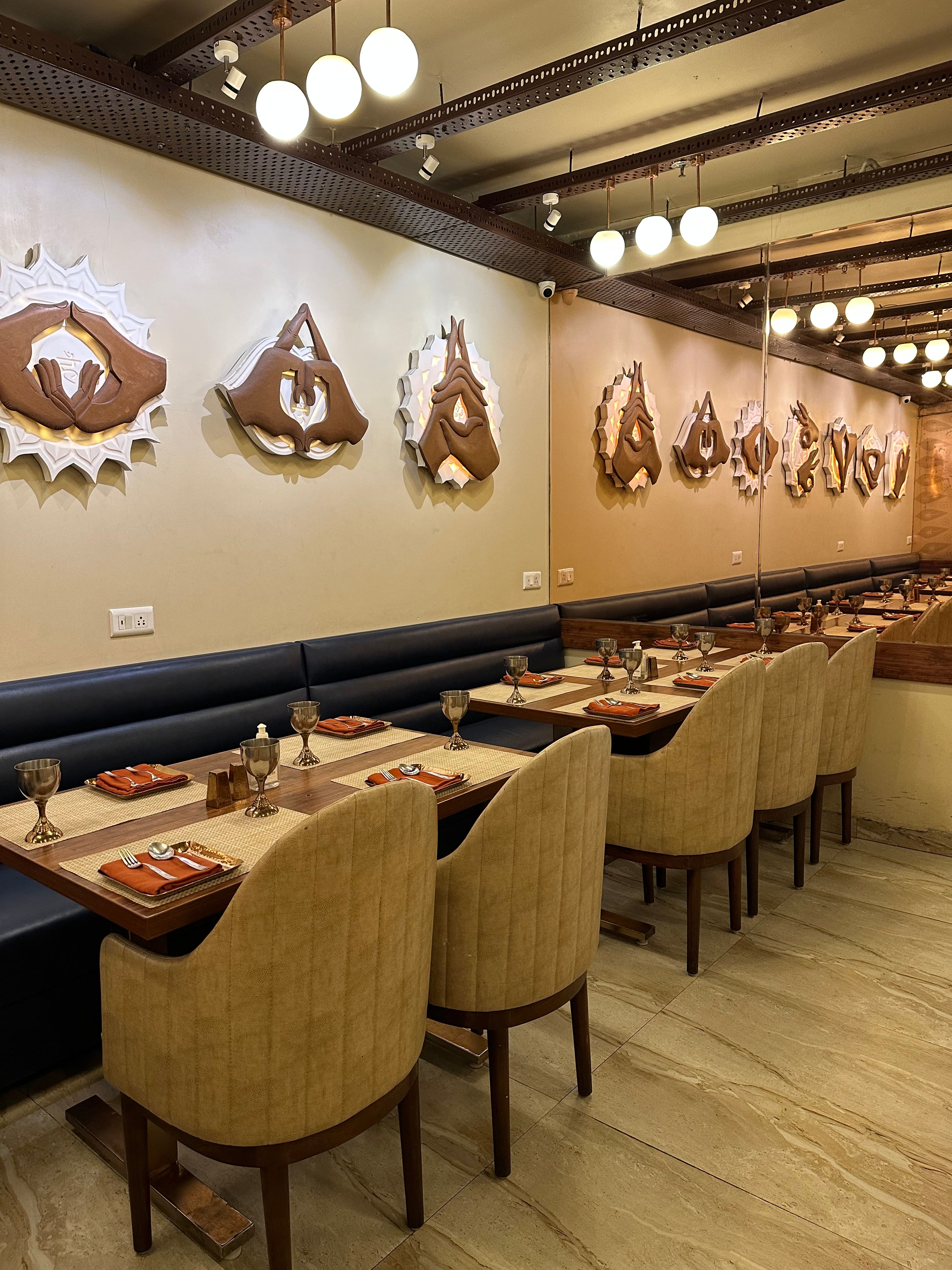 veg restaurants, vegetarian restaurants, family restaurants, veg restaurants near me, vegetarian food, north indian food, thali, paneer, dosa, chole bhature - Veg Gulati - img5