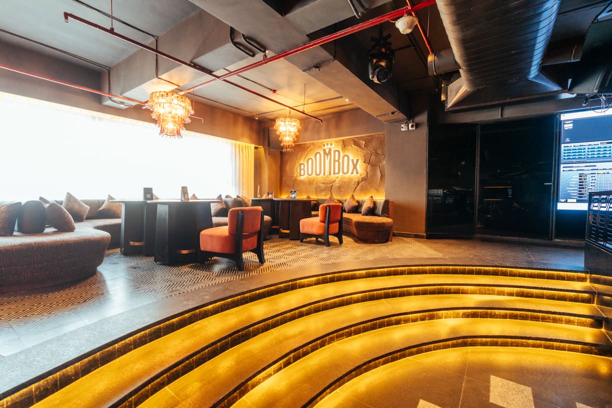 party places, party restaurants, nightlife, pubs, nightclubs, party bars, lounges, live music bars, rooftop bars - Boombox Bar Xchange - img4