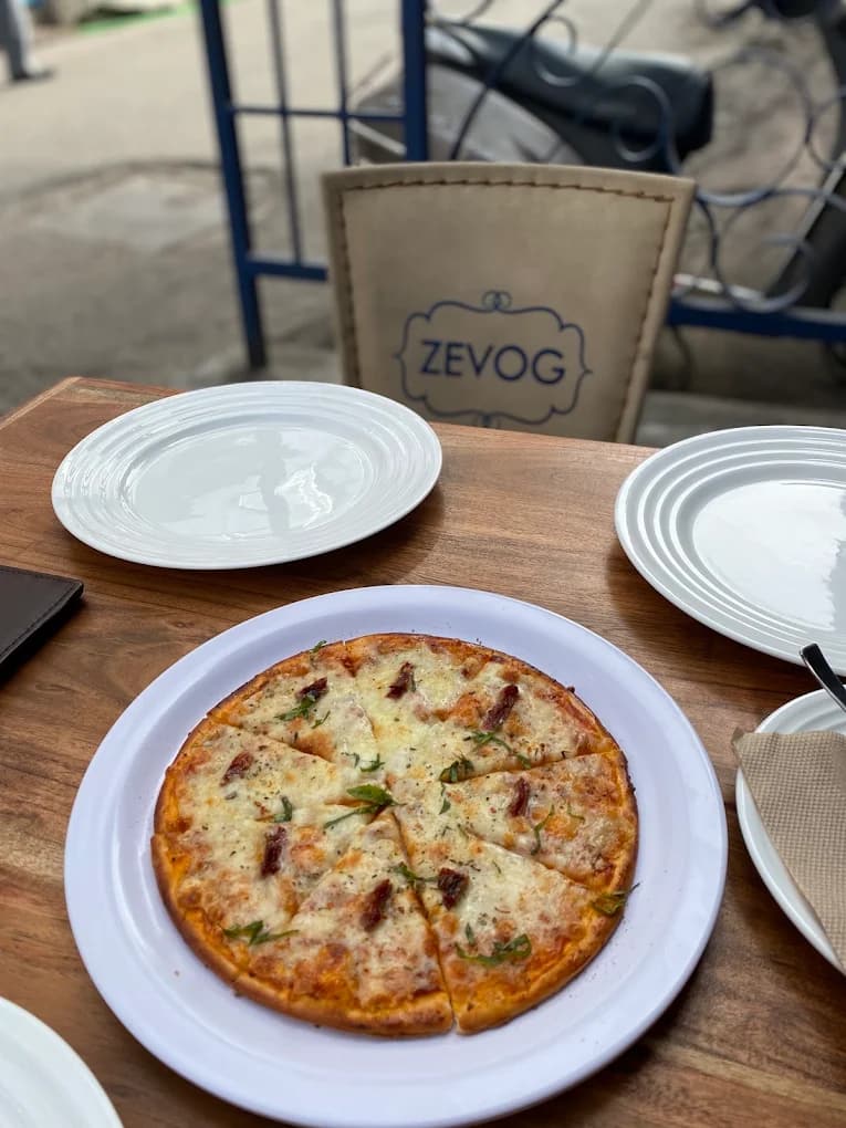 restaurants on Mall Road, Mall Road food, must try restaurants, local food, popular restaurants, cafes, street food, family restaurants, rooftop restaurants - Zevog Courtyard - img4