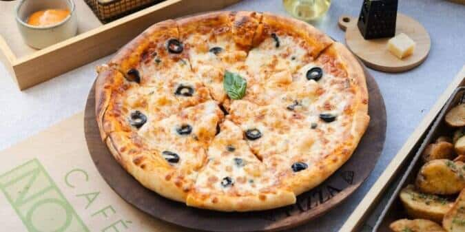 Royal Pizza King image