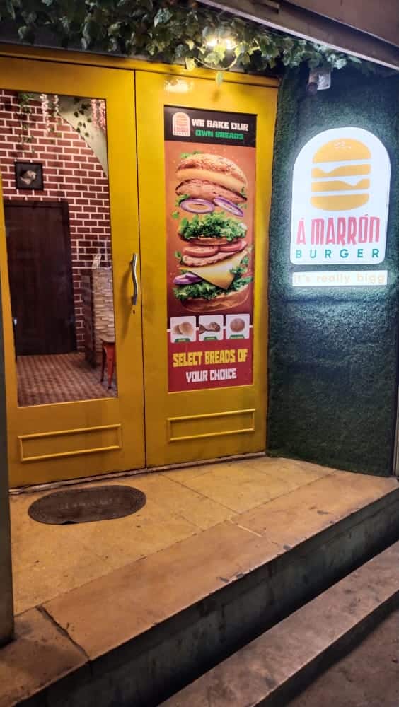 A Marron Burger image