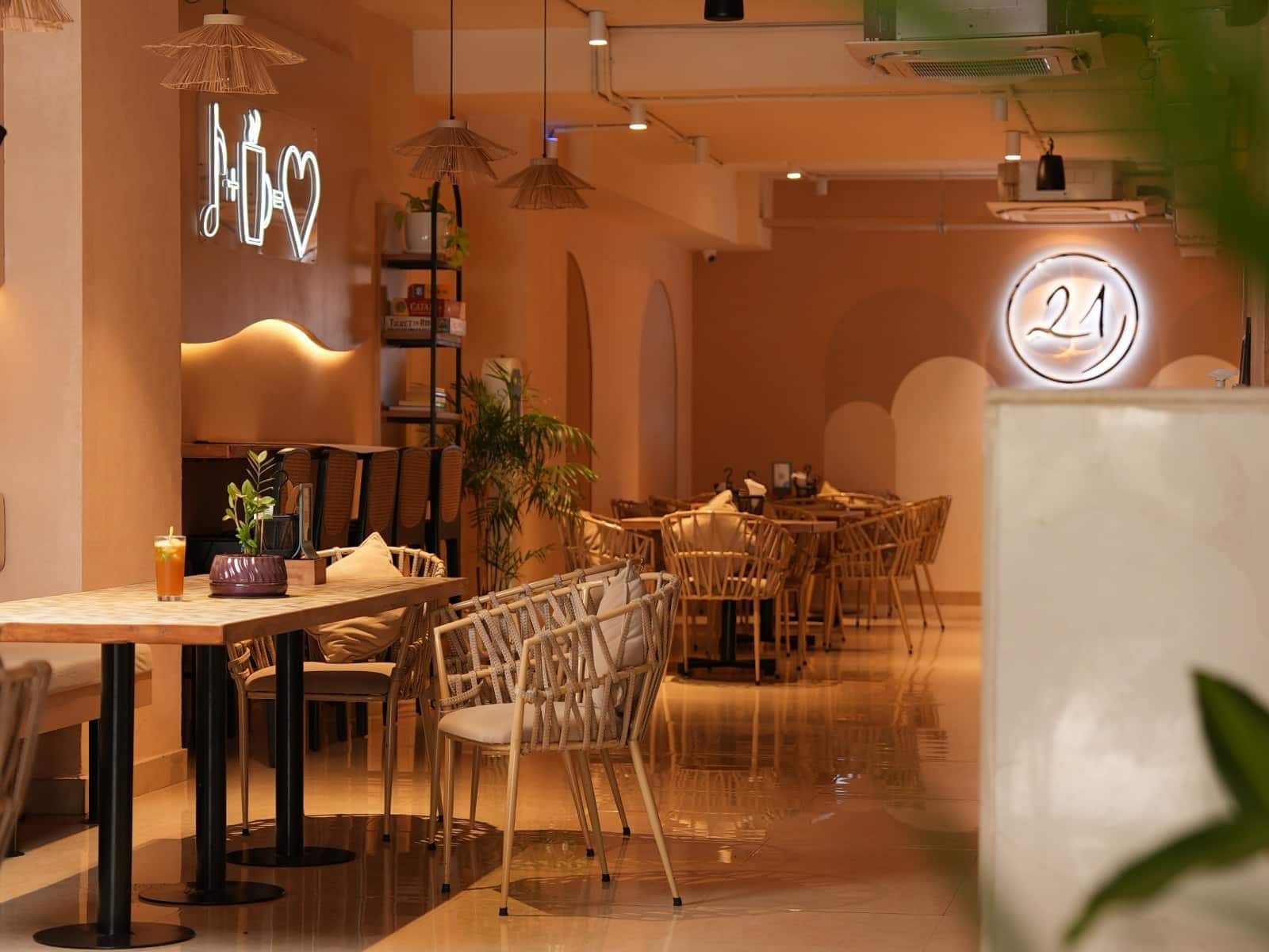 brunch restaurants, brunch spots, weekend brunch, Sunday brunch, buffet brunch, brunch cafes, breakfast and brunch, bottomless brunch, brunch dining - Cafe Twenty One - img1