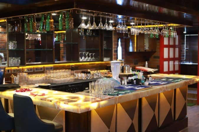 ZEST Astor18 Bar And Lounge