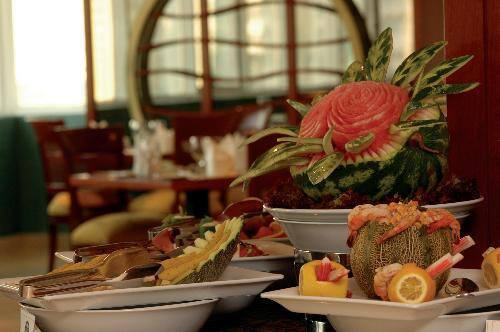 tulip restaurant golden majaz al ambience