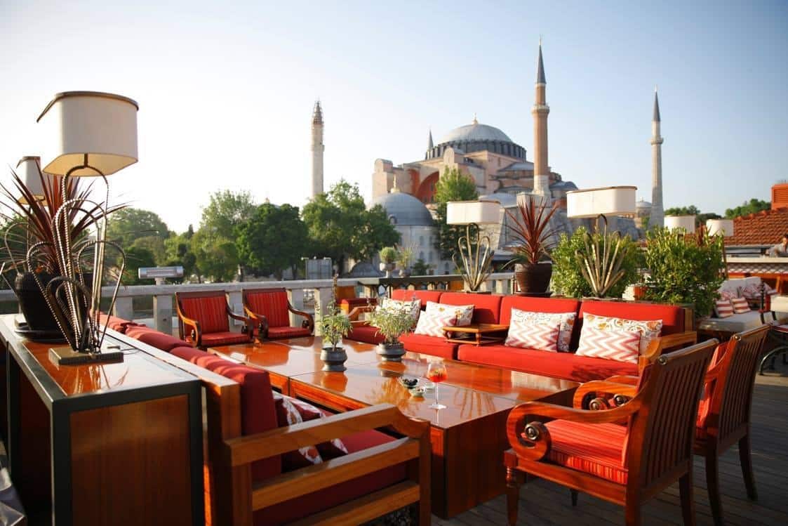 Стамбул времена года. Four Seasons Sultanahmet. Four Seasons Sultanahmet коллаж. Four Seasons Istanbul Sultanahmet. Acra Hotel Стамбул.