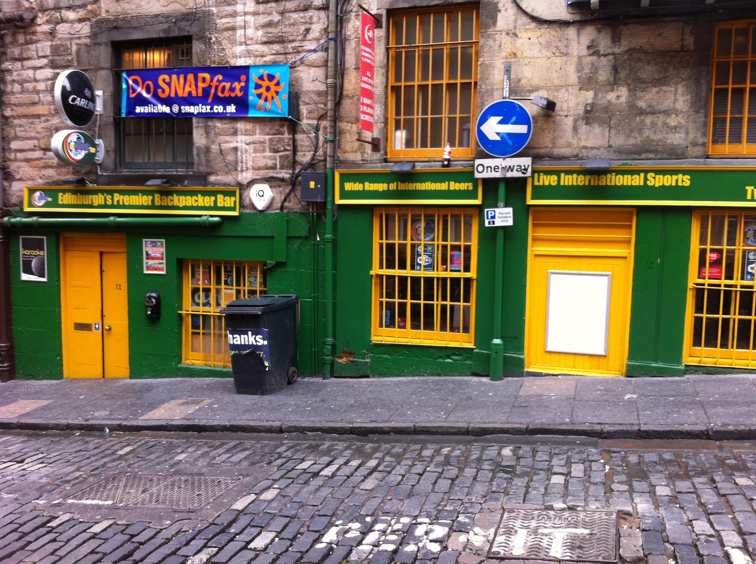 the-globe-bar-niddry-street-old-town-edinburgh