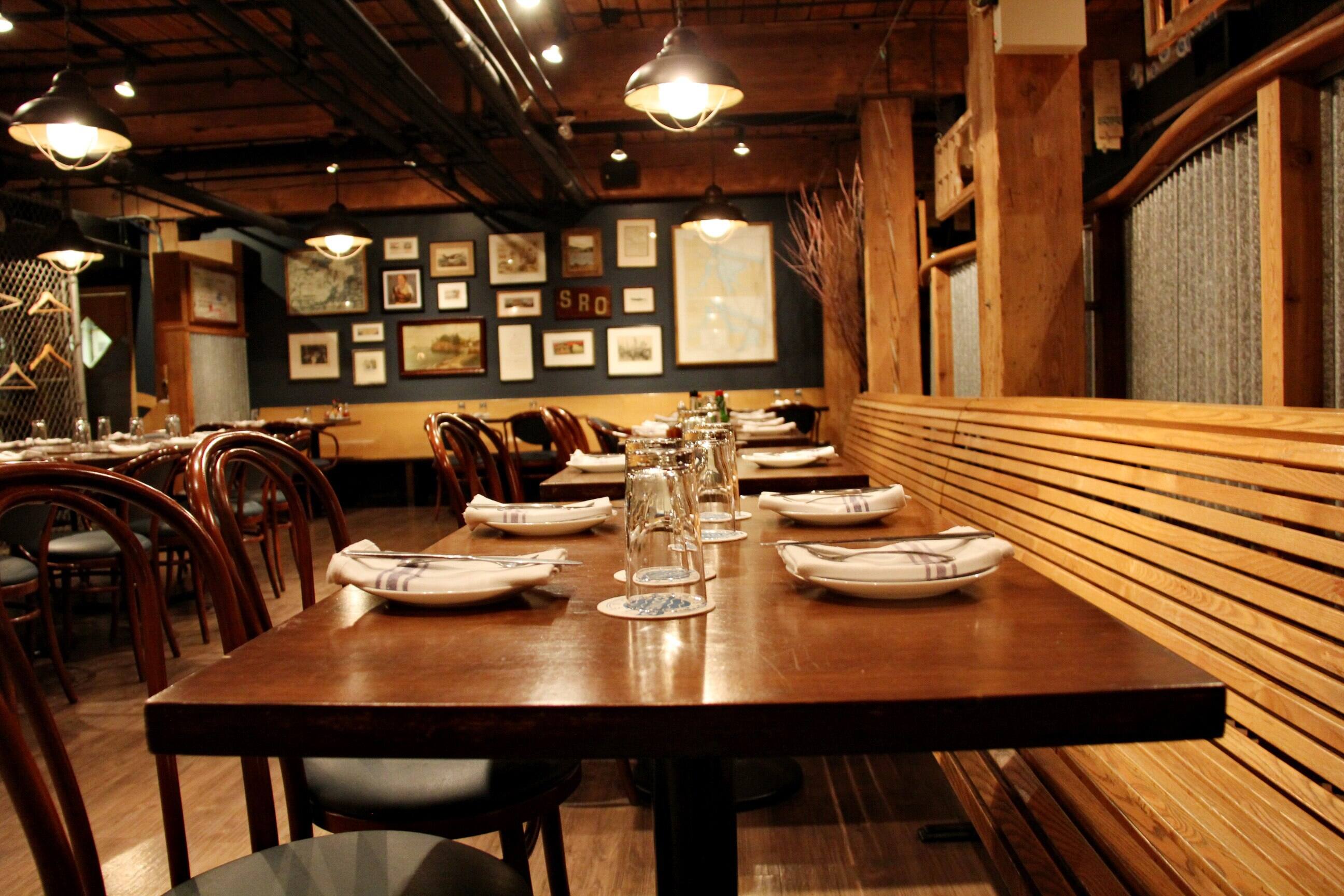 Rodney'S Oyster Yaletown - 50l2583
