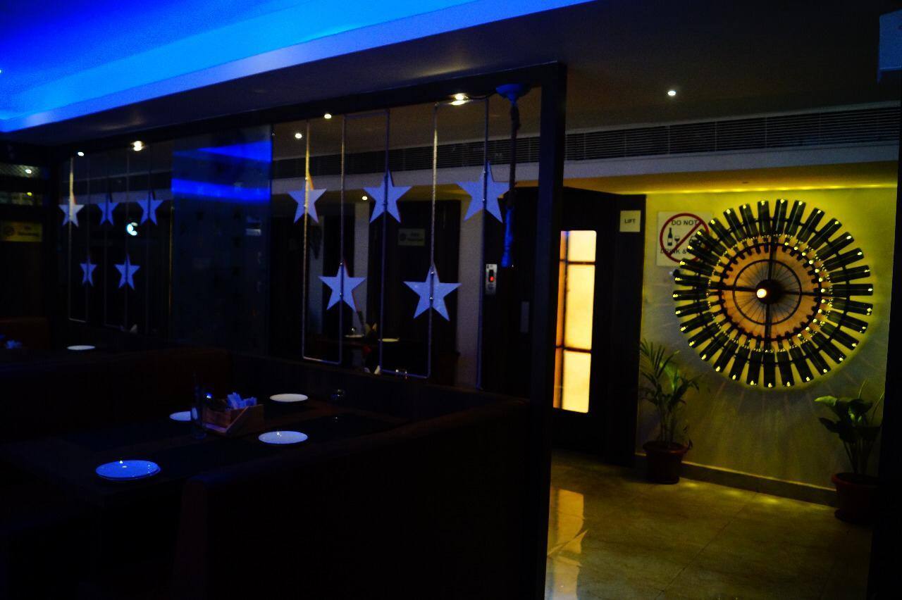 Photos of Crystal Restaurant & Bar, Pictures of Crystal Restaurant