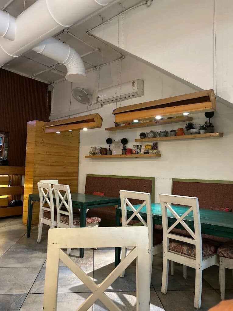 work friendly cafes, work cafes, cafes for work, laptop friendly cafes, cafes with wifi, wifi cafes, study cafes, quiet cafes, coworking cafes, coffee shops for work - Scola - img1