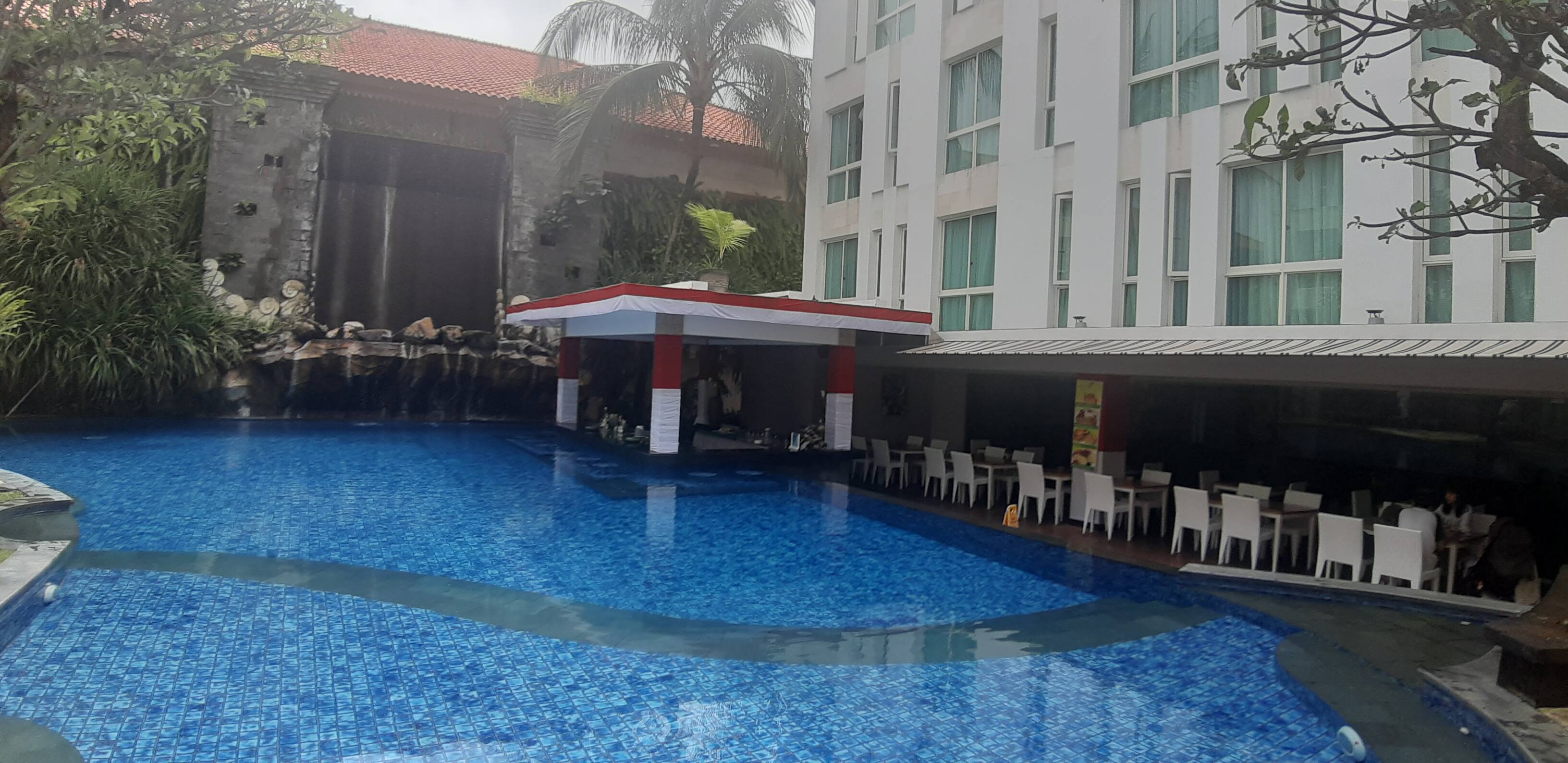 Reviews Of Laguna Pool Bar Kuta Paradiso Hotel Tuban Bali Zomato