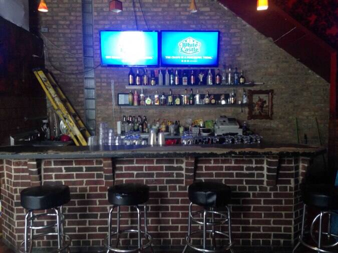 Junior's Sports Bar, Pilsen, Chicago Urbanspoon/Zomato