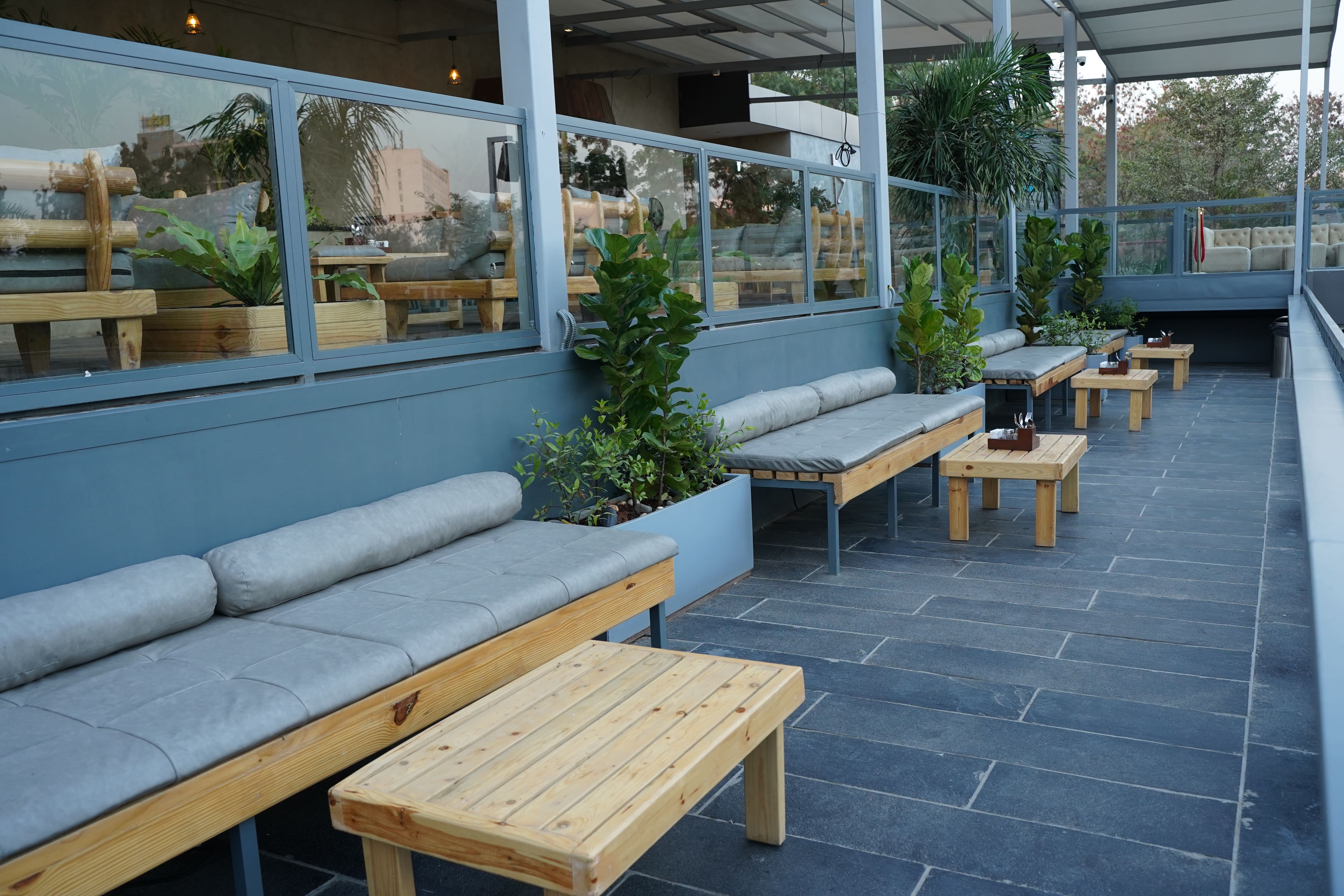 pub with live music, bar with live music, live band, dinner and live music - Odeum - img3