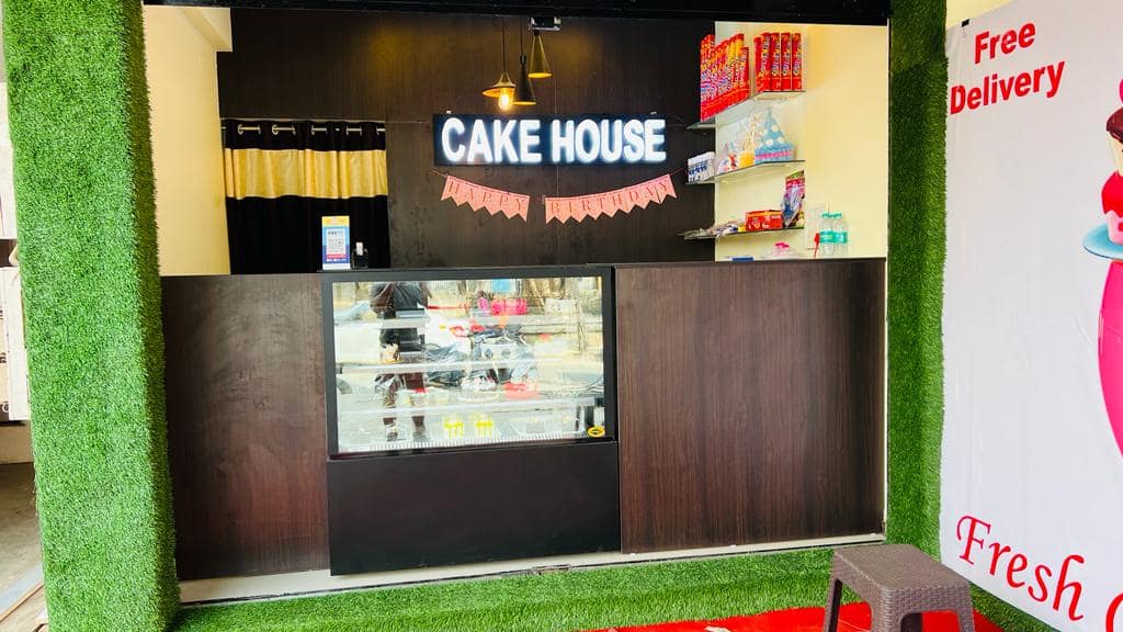 Order cakes in Navalur | Nicky's Cafe