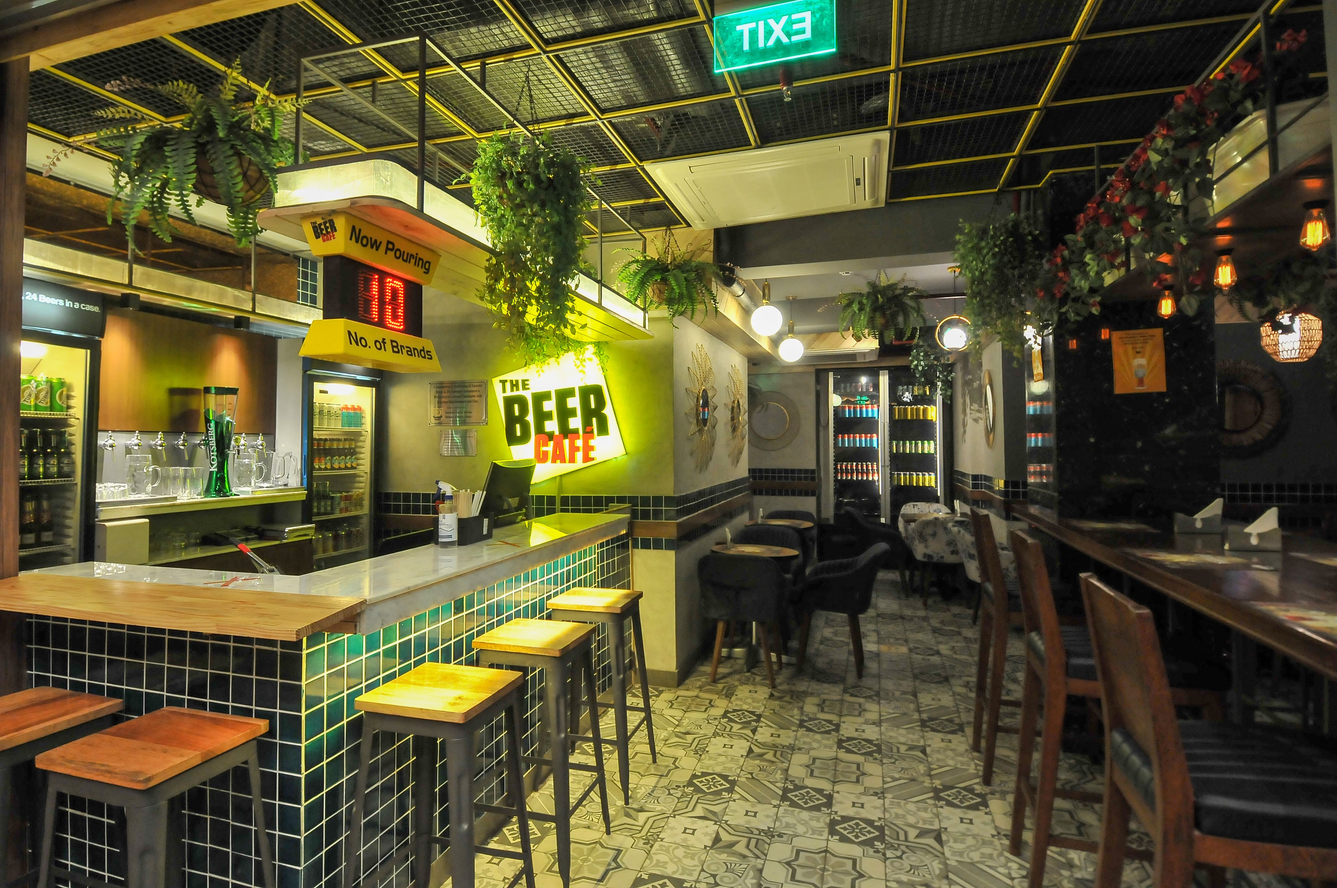 BEER 五稜星 五角星 バレルサイン ヘッドサイン レア カフェ BAR 希少 The Beer Cafe | Sarita Vihar, New Delhi | Book Table