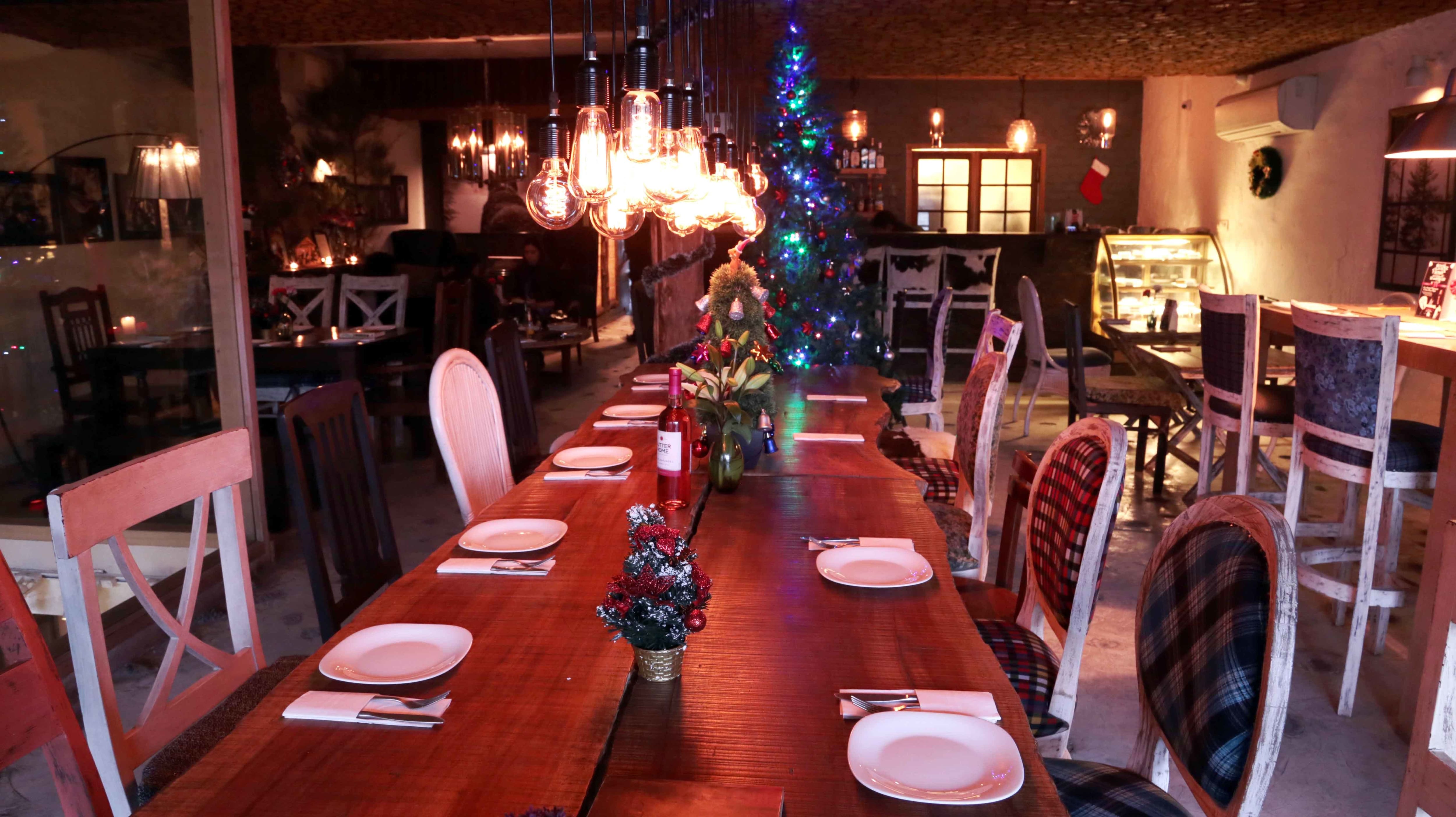 candlelight restaurants, candlelit dining, romantic restaurants, romantic dining, date night restaurants, intimate restaurants, fine dining restaurants - Music & Mountains - Hillside Cafe & Cocktail Garden - img1