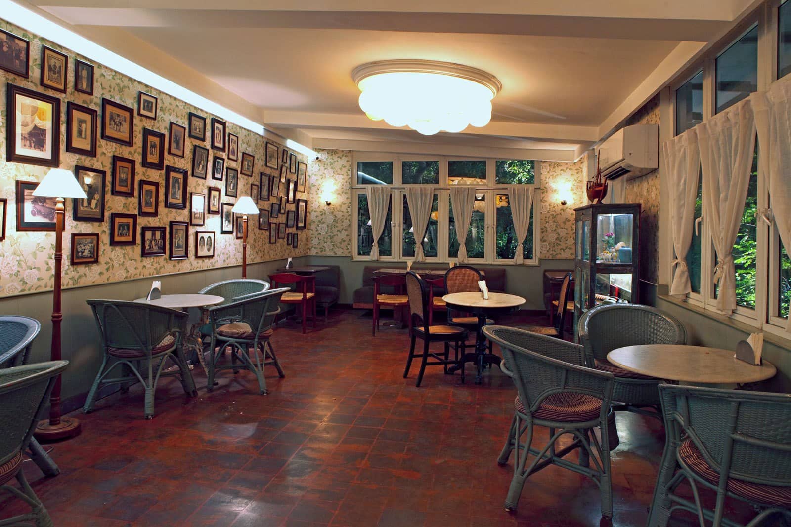 unwind cafe, bookstore cafe - Chamiers Cafe - img3