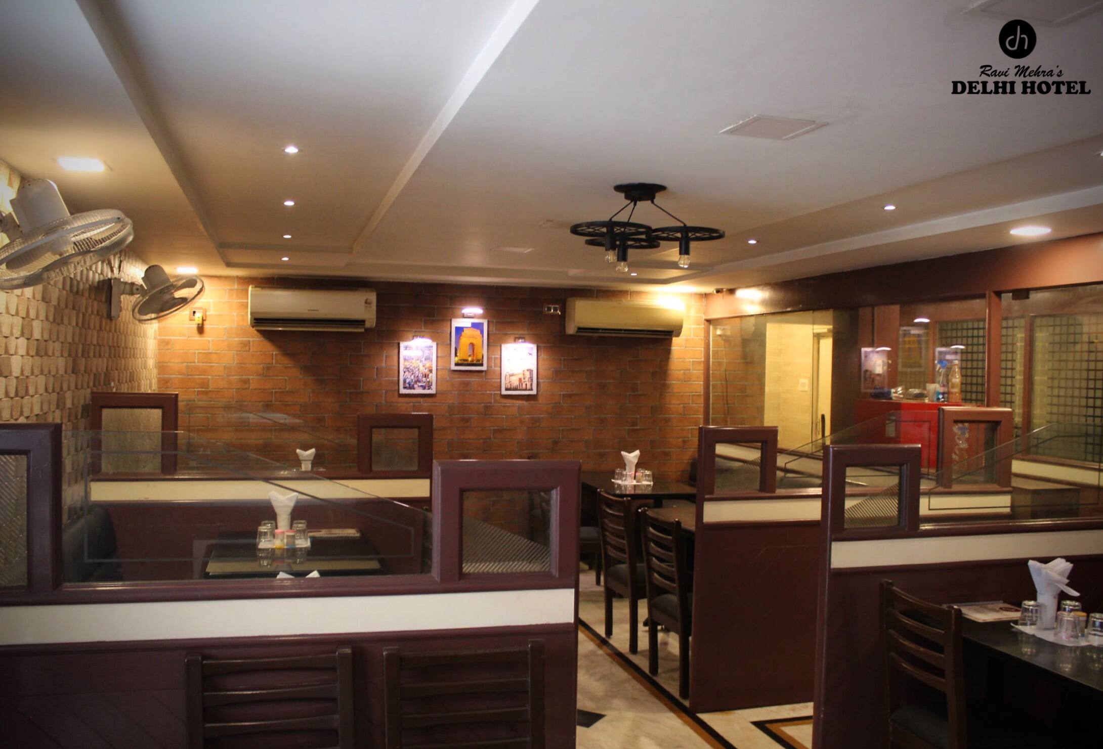 north indian cuisine, punjabi food, mughlai food, kebab restaurants, tandoori restaurants, butter chicken, dal makhani, chole bhature, nihari, rajma chawal - Ravi Mehra's Delhi Hotel - img2