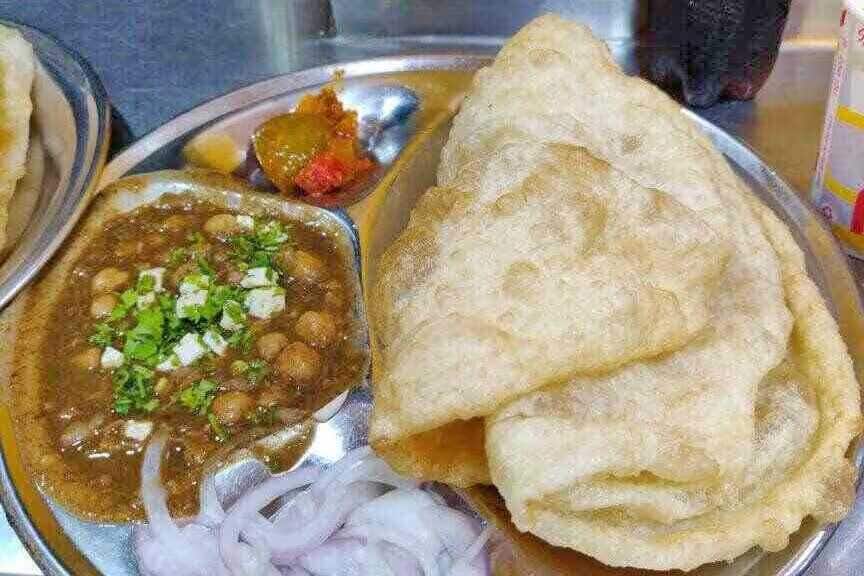 old lucknow, lucknow food, lucknow restaurants, iconic restaurants, local food, kebab restaurants, mughlai restaurants, street food - Shri Lassi Corner - img2
