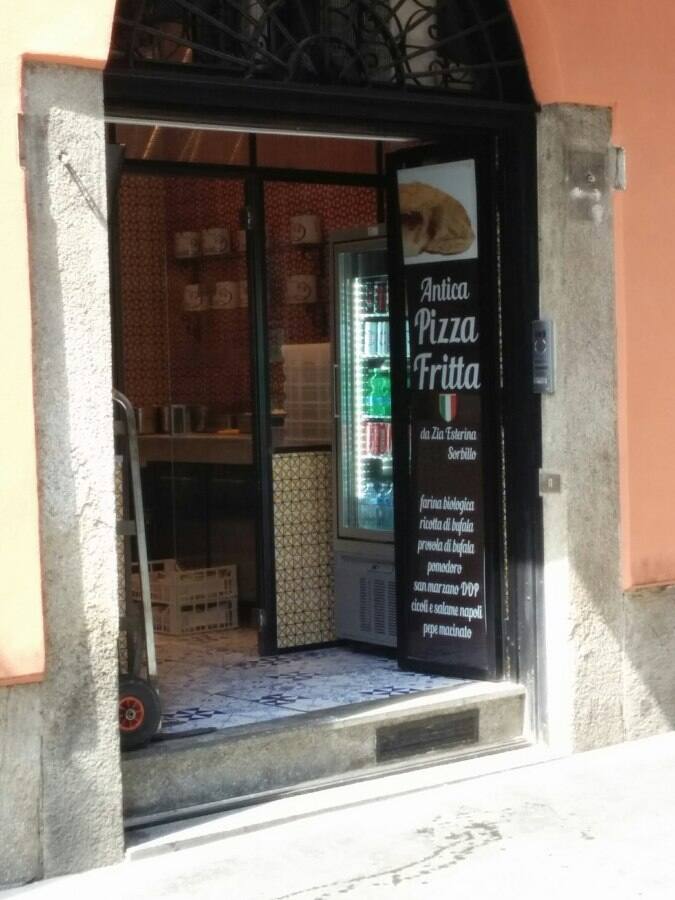 Antica Pizza Fritta di Zia Esterina a Milano Indirizzo e Mappa