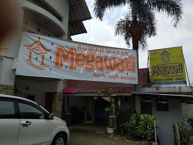 Rumah Makan Megawati Sersan Bajuri Bandung Zomato