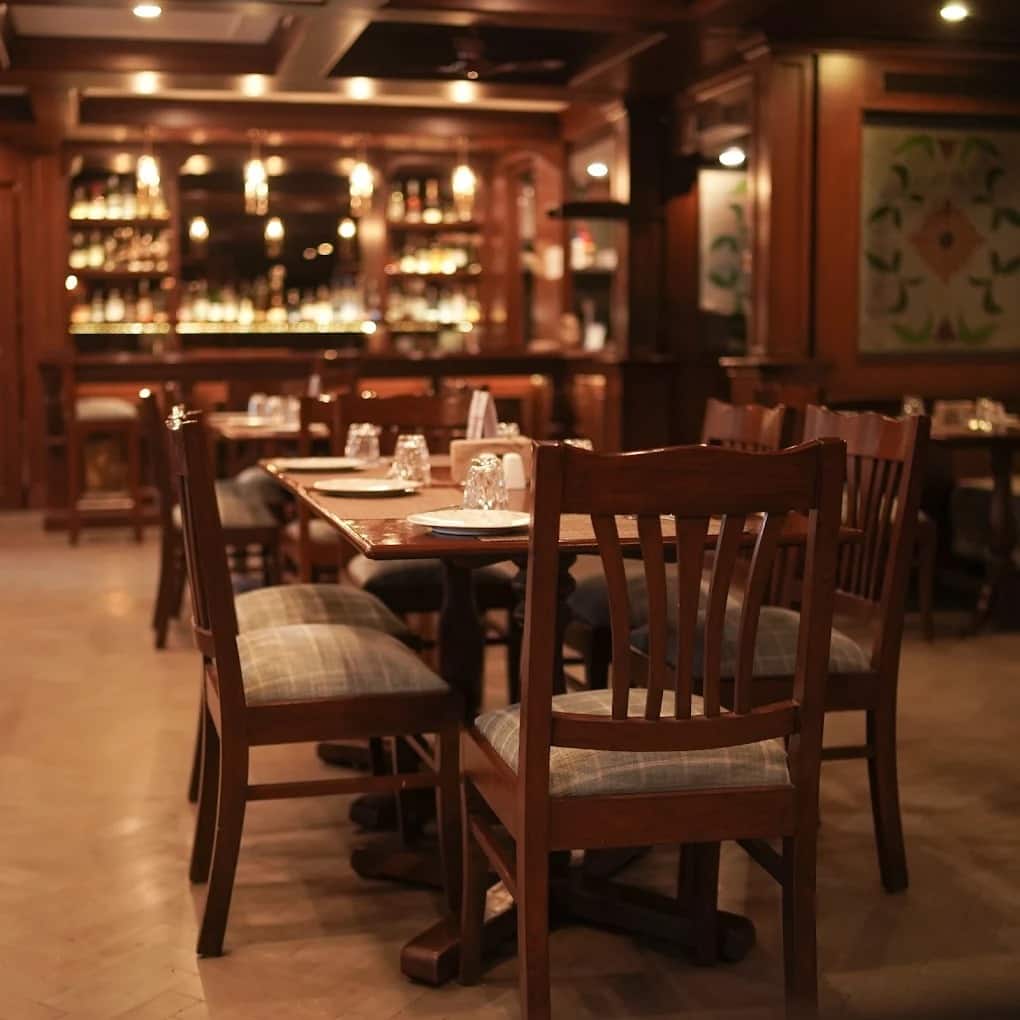 restaurants on Mall Road, Mall Road food, must try restaurants, local food, popular restaurants, cafes, street food, family restaurants, rooftop restaurants - The Tavern Bar & Restaurant - img5