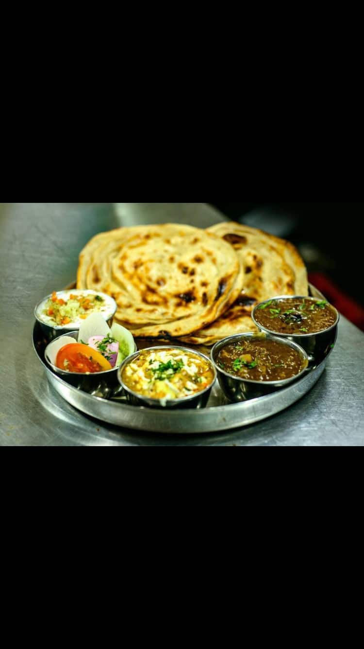 Book table and online reservation at Bade Bhai Ka Brother Dhaba, MG