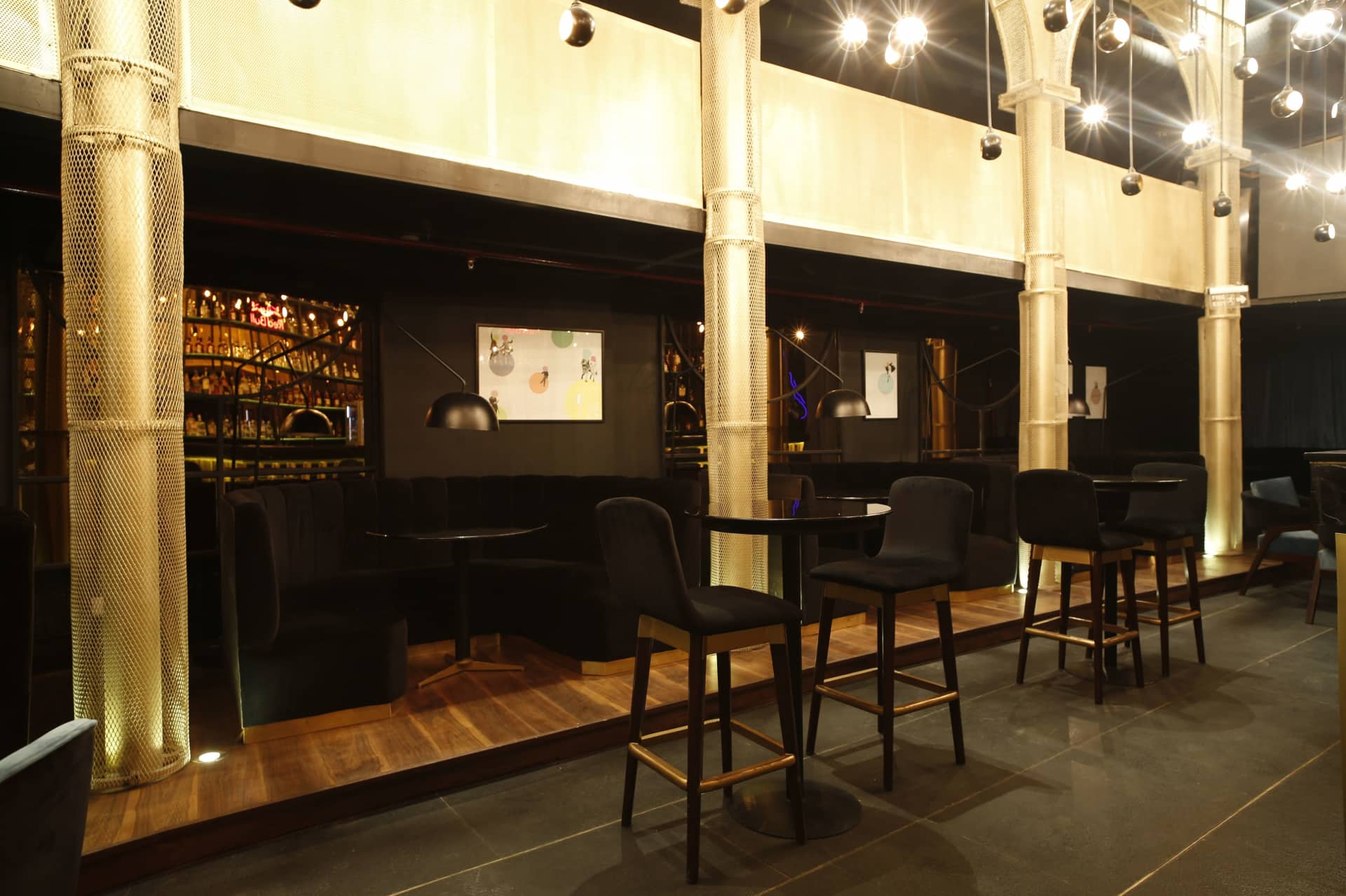 party bars, nightlife, fun bars for groups, night spots, late night bars, night clubs, dance clubs, party clubs near me, nightlife near me - Liv Bar - img1