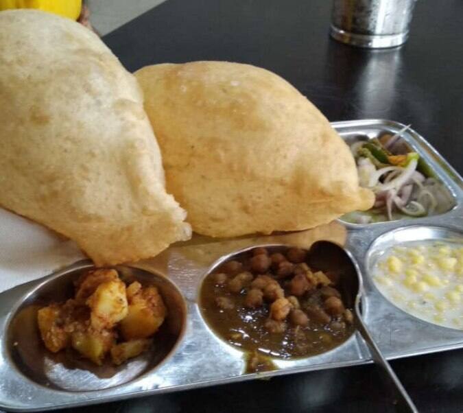 Kashi Ke Special Naan & Chole Bhature